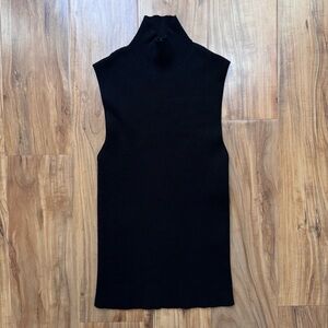 Zara • Knit Minimalist Top